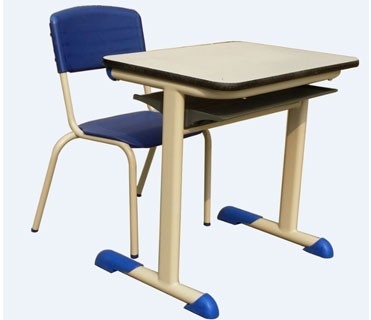 Scrittorio di legno solido della scuola della scuola di MUCHN con la sedia