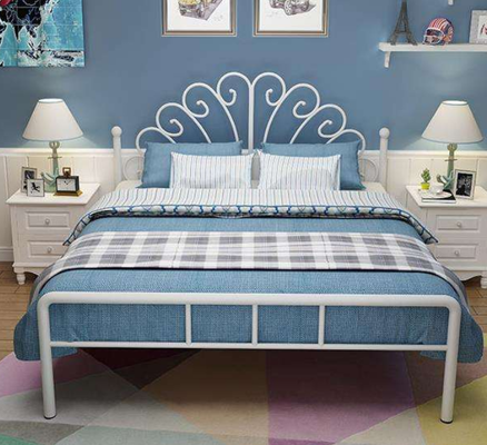 Modern Nordic Metal Bed Frame Minimalist Princess Style Iron Bed for Bedroom Furniture, Available in 1.5m and 1.8m Sizes