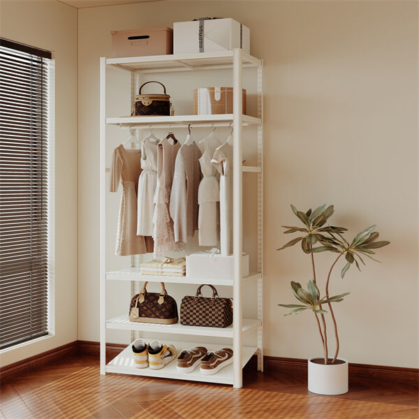 Armadietto metallico progettato per l'ottimizzazione dello spazio, con ripiani regolabili, struttura robusta e meccanismo di blocco